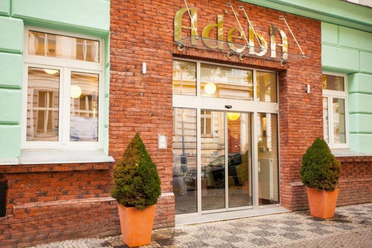 Hotell Adeba