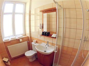 Hotell Adeba